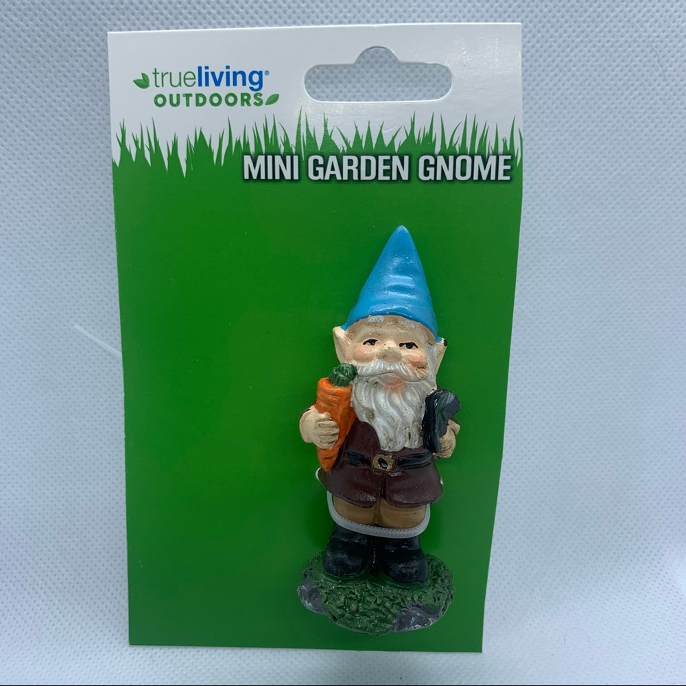 NEW IN PACKAGING Mini Garden Gnome holding Carrot Fairy Garden Gnome